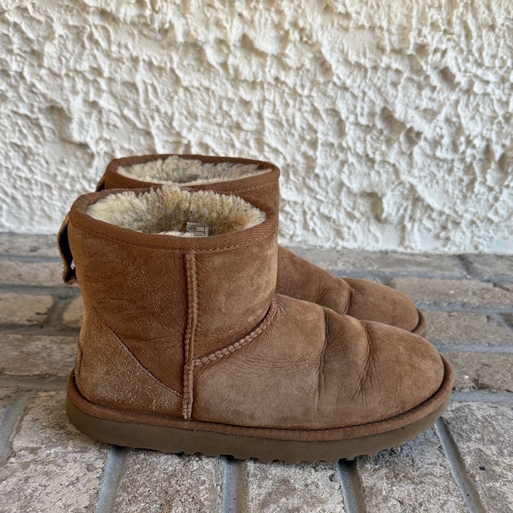 UGG Classic Mini II